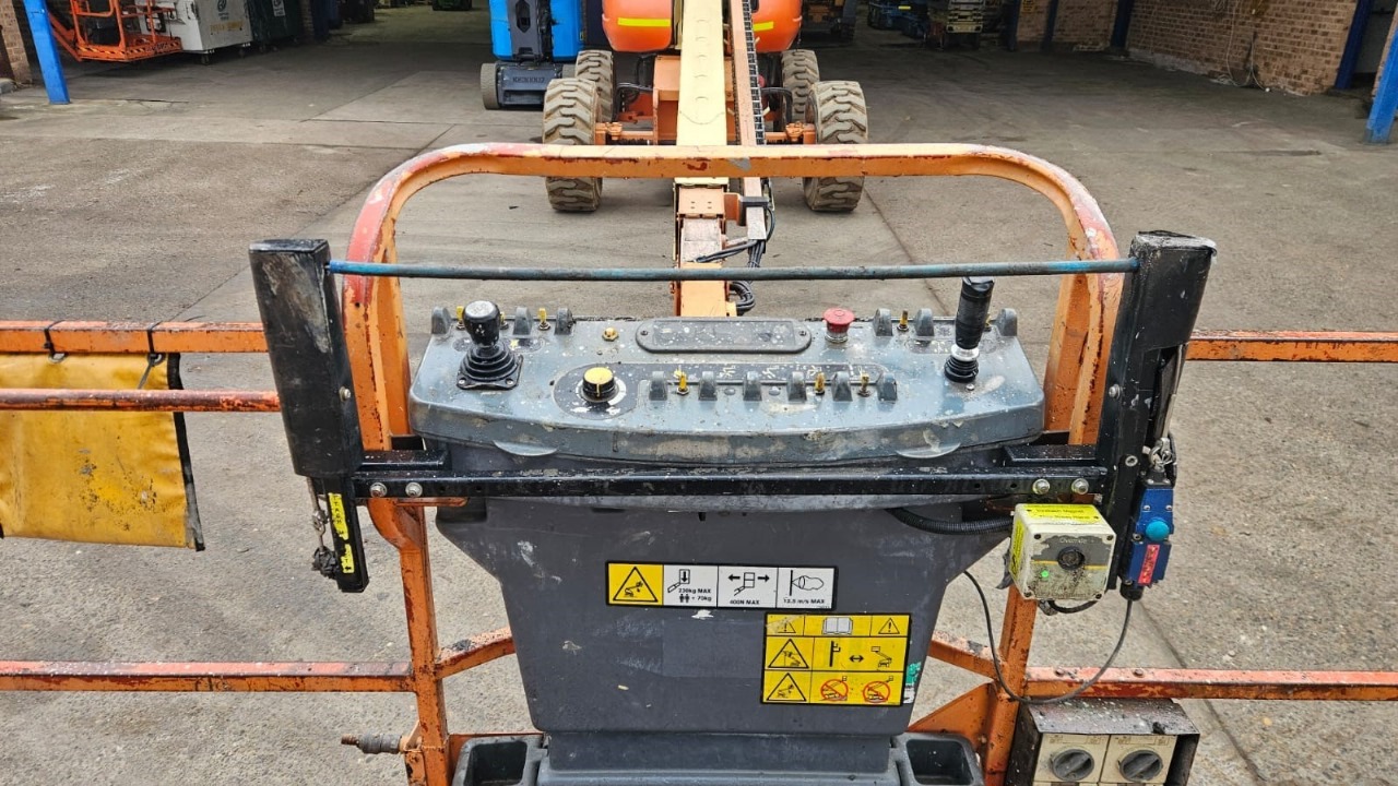 Sold - Scissor Lift - View 3